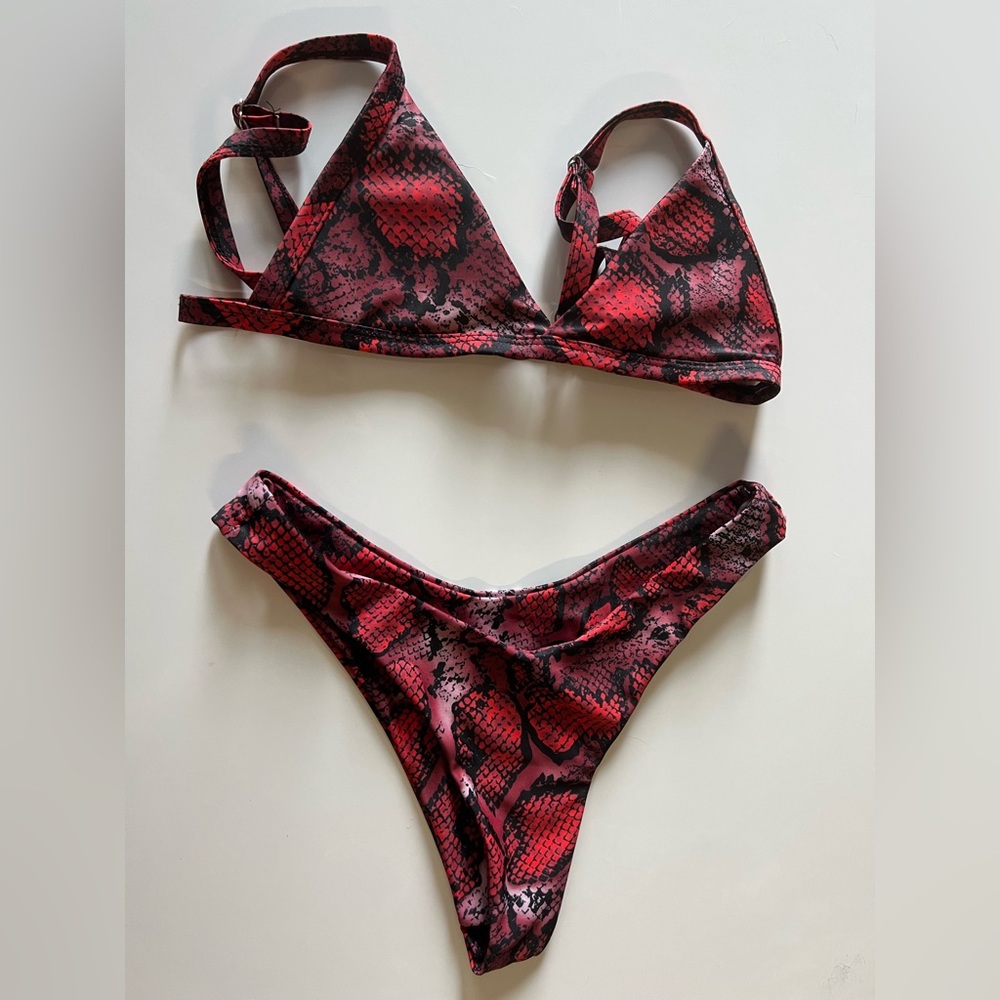 Bikini top trending - never worn!
